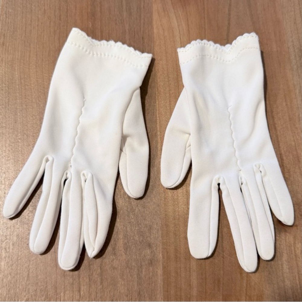 Vintage 1950’s women’s white nylon gloves